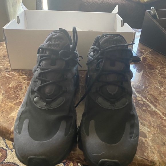 AIR MAX 270 REACT - Picture 2 of 9